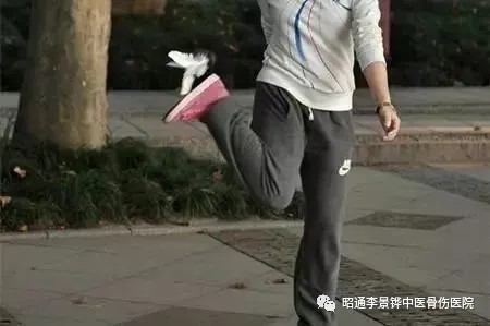這個活動盡量別做，傷膝蓋！-昭通李景鏵中醫(yī)骨傷醫(yī)院