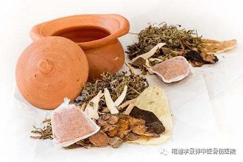 骨折患者的飲食禁忌有哪些？-昭通李景鏵中醫(yī)骨傷醫(yī)院
