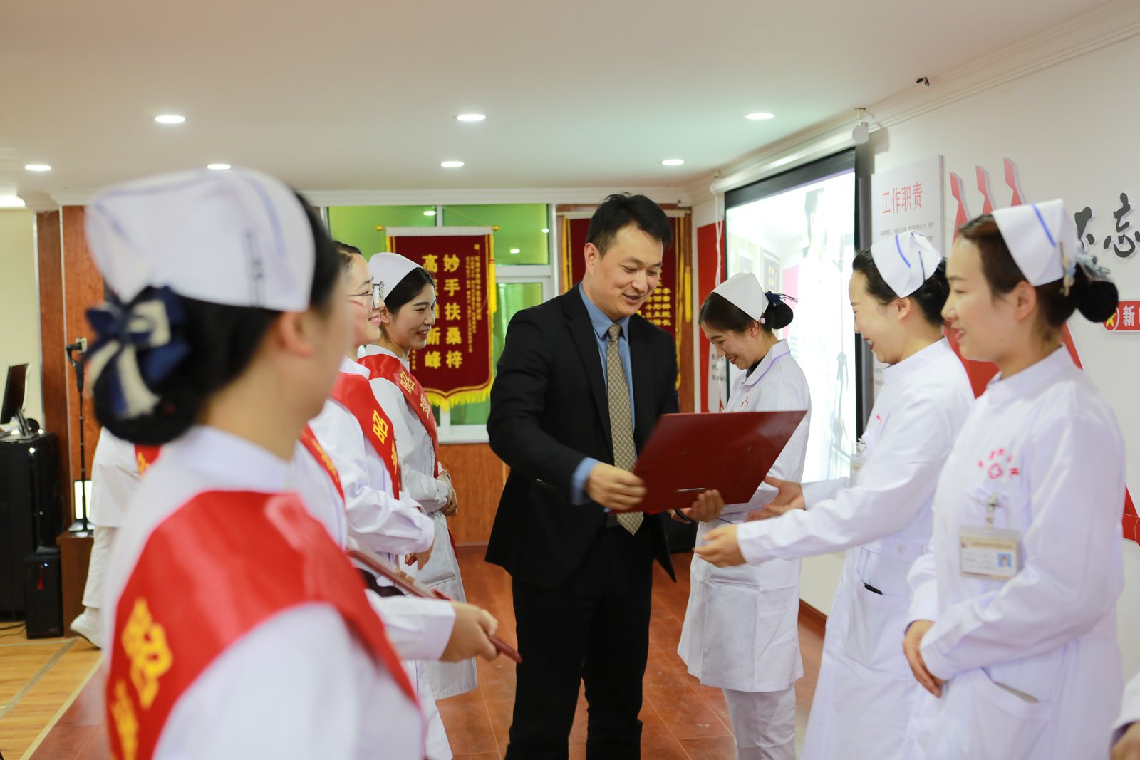我院護(hù)理技能大賽頒獎(jiǎng)典禮-昭通李景鏵中醫(yī)骨傷醫(yī)院