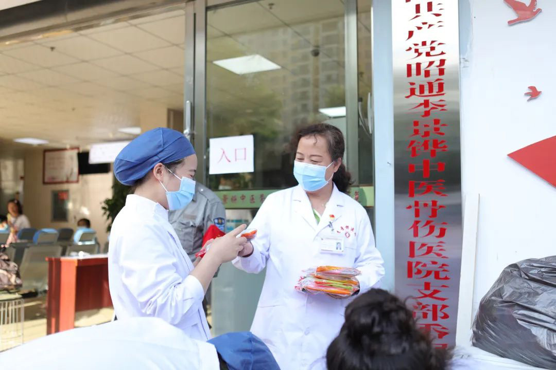 “全民健康日”活動(dòng)-昭通李景鏵中醫(yī)骨傷醫(yī)院