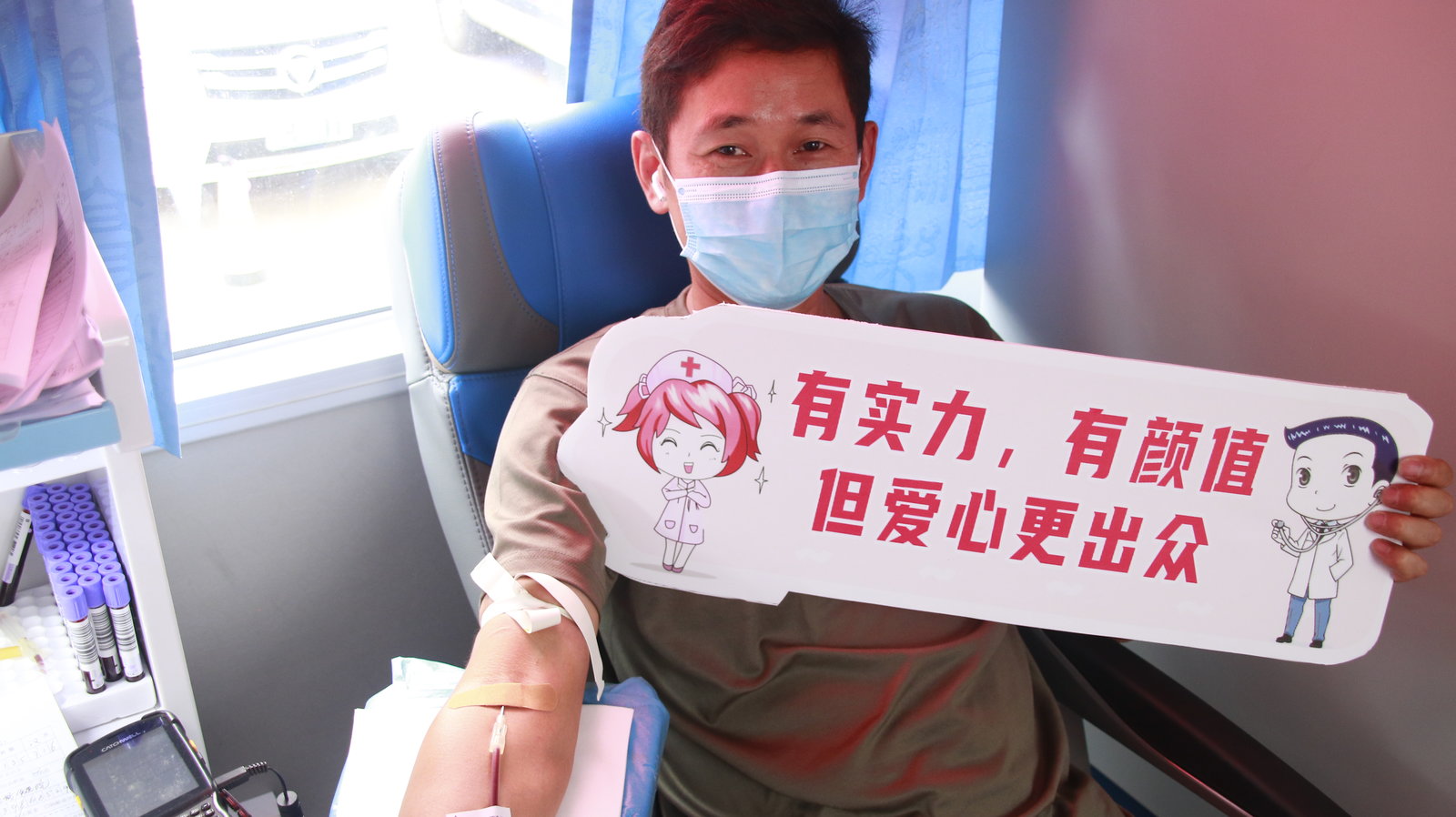 奉獻(xiàn)白衣熱血,點(diǎn)燃生命之火 - 無償獻(xiàn)血活動(dòng)-昭通李景鏵中醫(yī)骨傷醫(yī)院